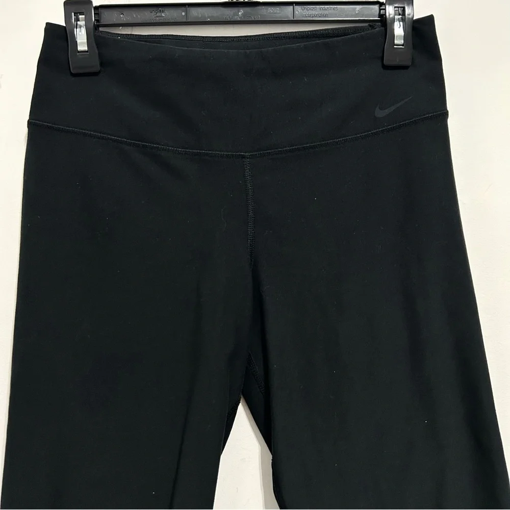 Nike Dri-Fit Women’s Black Yoga Capris Pants